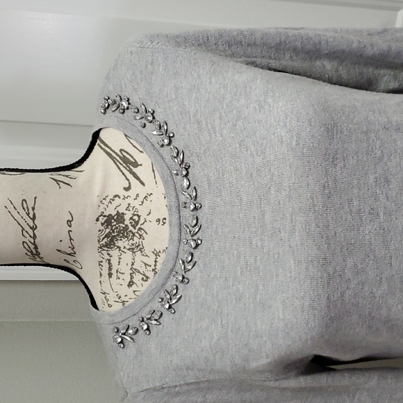 Gorgeous sweater - Picture 2 of 4